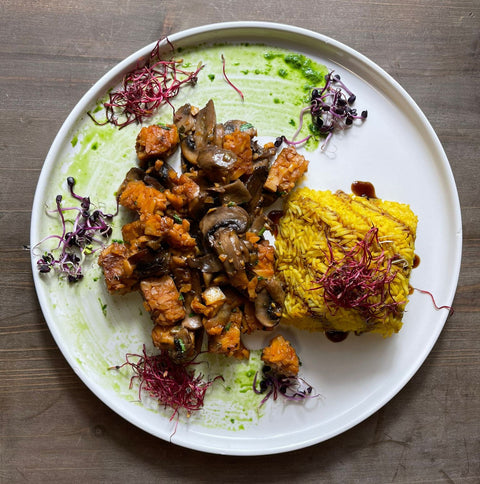 Tempeh con salsa ai funghi e latte di cocco